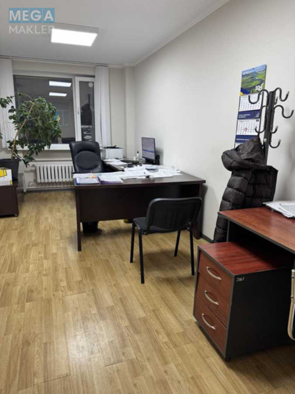 Оренда комерційної нерухомості, 245&nbsp;кв.м, под офис, <a class="location-link" href="/kiev/" title="Недвижимость Київ">Київ</a>, <a class="location-link" href="/kiev/obolonskij/" title="Недвижимость Оболонський район">Оболонський р-н</a>, Коноплянская ул., 18 (изображение 3)