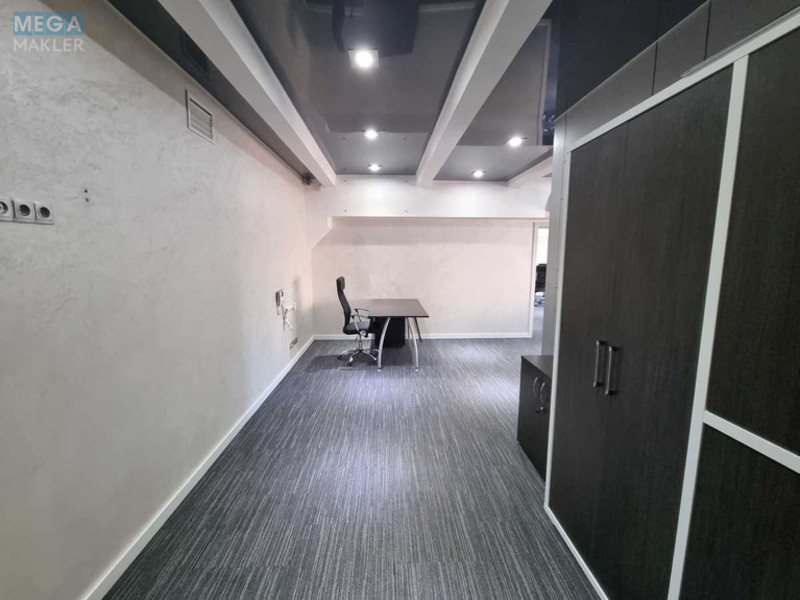 Продаж комерційної нерухомості, 109&nbsp;кв.м, под офис, <a class="location-link" href="/kiev/" title="Недвижимость Київ">Київ</a>, <a class="location-link" href="/kiev/podolskij/" title="Недвижимость Подільський район">Подільський р-н</a>, Ярославская ул., 56 (изображение 8)