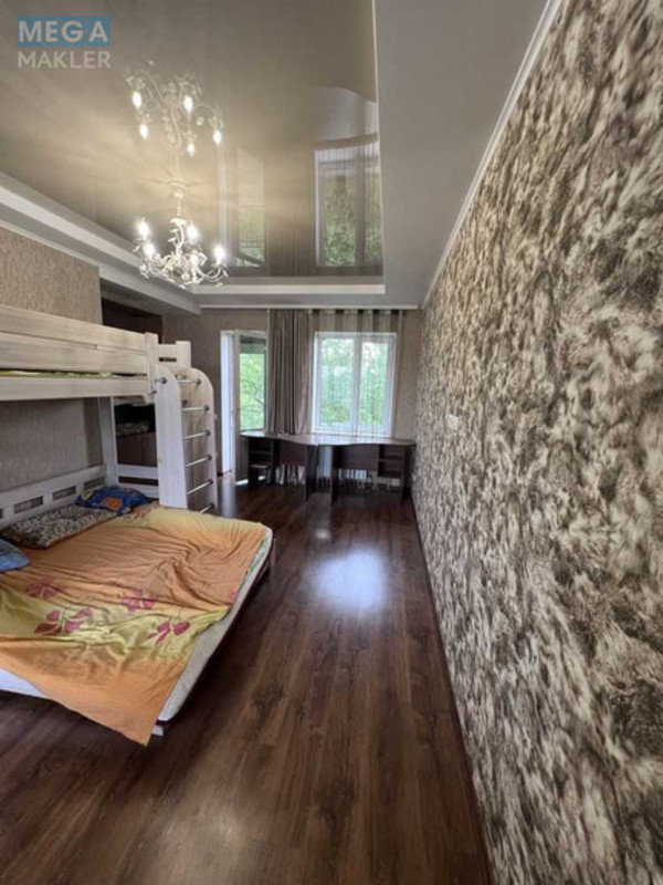 Продаж дома, 4&nbsp;поверху, 244&nbsp;кв.м, 4&nbsp;кімнати, ділянка 6&nbsp;соток, <a class="location-link" href="/glevaha/" title="Недвижимость Глеваха">Глеваха</a>, Лінія 15, 51А (изображение 2)