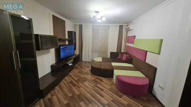 Оренда 3 кімнатної квартири, <a class="location-link" href="/kiev/" title="Недвижимость Київ">Київ</a>, <a class="location-link" href="/kiev/svyatoshinskij/" title="Недвижимость Святошинський район">Святошинський р-н</a>, Святошинская пл., 1 (изображение 3)