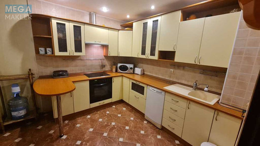 Оренда 3 кімнатної квартири, <a class="location-link" href="/kiev/" title="Недвижимость Київ">Київ</a>, <a class="location-link" href="/kiev/svyatoshinskij/" title="Недвижимость Святошинський район">Святошинський р-н</a>, Святошинская пл., 1 (изображение 12)