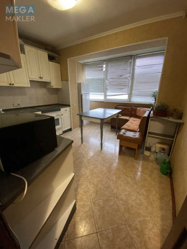 Оренда 3 кімнатної квартири, <a class="location-link" href="/kiev/" title="Недвижимость Київ">Київ</a>, <a class="location-link" href="/kiev/solomenskij/" title="Недвижимость Солом'янський район">Солом'янський р-н</a>, Вадима Гетьмана ул., 46А (изображение 4)