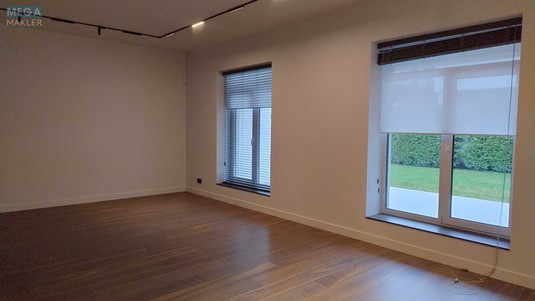 Продаж дома, 1&nbsp; поверх, 175&nbsp;кв.м, 4&nbsp;кімнати, ділянка 5&nbsp;соток, <a class="location-link" href="/dmitrovka-selo-kv-kievo-svyatoshinskij-rajon/" title="Недвижимость Дмитрівка">Дмитрівка</a>, Привітна, 53 (изображение 5)