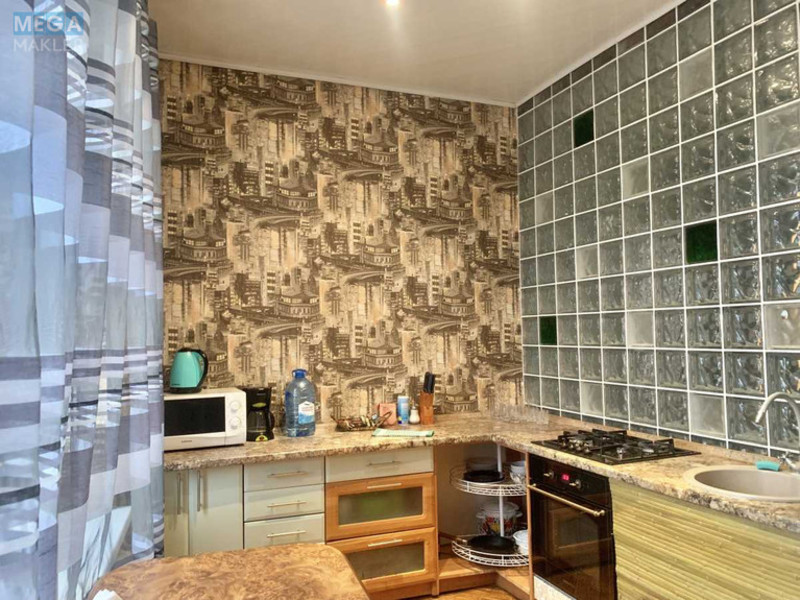 Оренда 3 кімнатної квартири, <a class="location-link" href="/kiev/" title="Недвижимость Київ">Київ</a>, <a class="location-link" href="/kiev/podolskij/" title="Недвижимость Подільський район">Подільський р-н</a>, Андріївський узвіз, 11 (изображение 2)