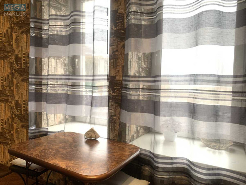 Оренда 3 кімнатної квартири, <a class="location-link" href="/kiev/" title="Недвижимость Київ">Київ</a>, <a class="location-link" href="/kiev/podolskij/" title="Недвижимость Подільський район">Подільський р-н</a>, Андріївський узвіз, 11 (изображение 4)