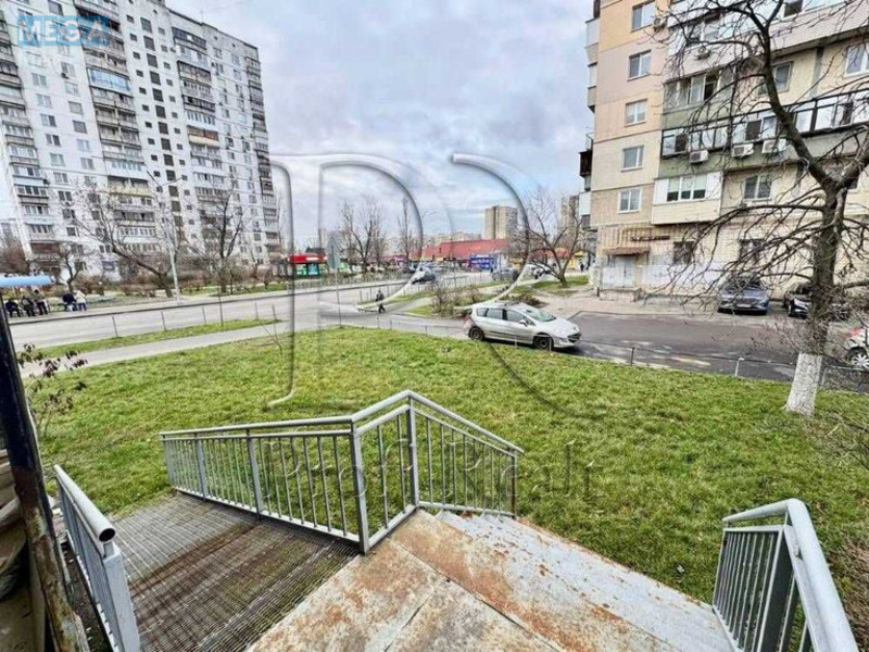 Продаж окремої будівлі/побудови, 60&nbsp;кв.м, <a class="location-link" href="/kiev/" title="Недвижимость Київ">Київ</a>, <a class="location-link" href="/kiev/dneprovskij/" title="Недвижимость Дніпровський район">Дніпровський р-н</a>, Амвросія Бучми вул., 1 (изображение 2)