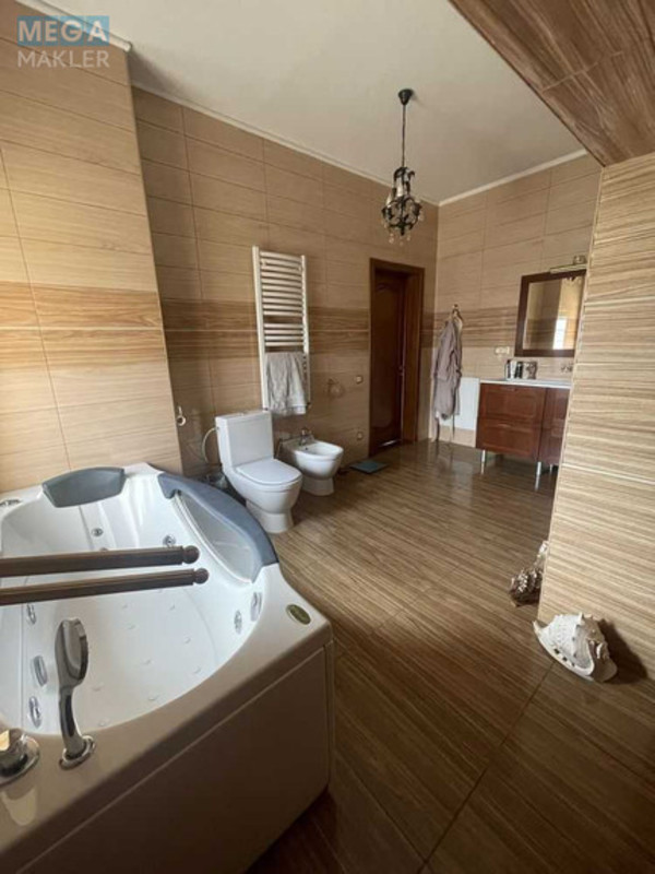 Продаж дома, 3&nbsp;поверху, 295&nbsp;кв.м, 6&nbsp;кімнат, ділянка 6&nbsp;соток, <a class="location-link" href="/kiev/" title="Недвижимость Київ">Київ</a>, <a class="location-link" href="/kiev/darnickij/" title="Недвижимость Дарницький район">Дарницький р-н</a>, 12-а Ентузіастів вул. (изображение 21)