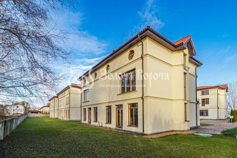 Продаж дома, 3&nbsp;поверху, 220&nbsp;кв.м, 4&nbsp;кімнати, ділянка 4&nbsp;сотки, <a class="location-link" href="/podgorcy-selo/" title="Недвижимость Підгірці">Підгірці</a>, Фонтанна вул., 1 (изображение 4)