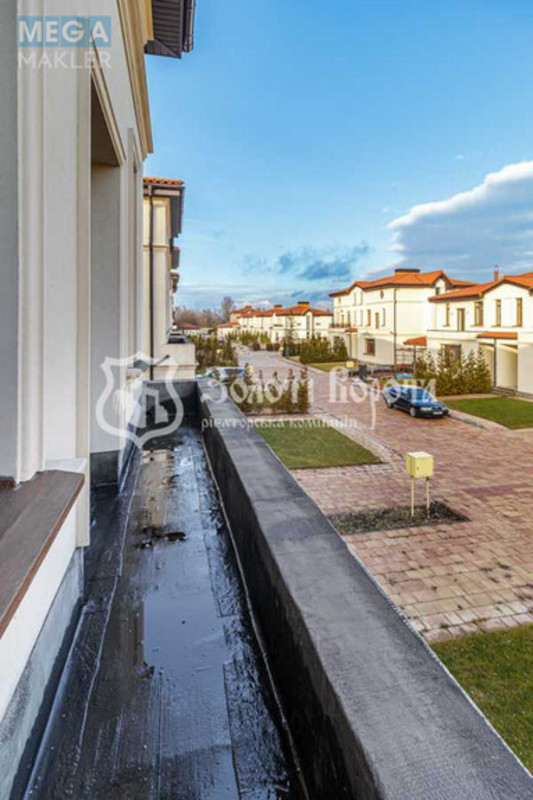 Продаж дома, 3&nbsp;поверху, 220&nbsp;кв.м, 4&nbsp;кімнати, ділянка 4&nbsp;сотки, <a class="location-link" href="/podgorcy-selo/" title="Недвижимость Підгірці">Підгірці</a>, Фонтанна вул., 1 (изображение 18)