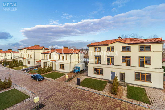 Продаж дома, 3&nbsp;поверху, 220&nbsp;кв.м, 4&nbsp;кімнати, ділянка 4&nbsp;сотки, <a class="location-link" href="/podgorcy-selo/" title="Недвижимость Підгірці">Підгірці</a>, Фонтанна вул., 1 (изображение 19)