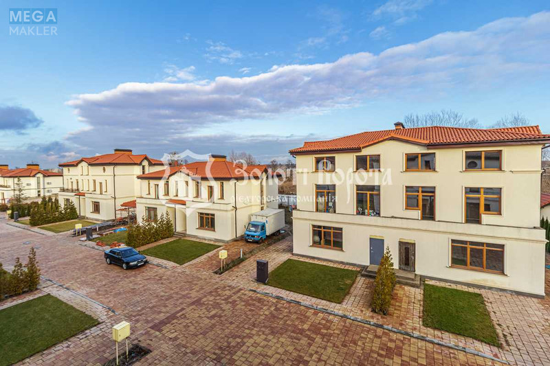 Продаж дома, 3&nbsp;поверху, 220&nbsp;кв.м, 4&nbsp;кімнати, ділянка 4&nbsp;сотки, <a class="location-link" href="/podgorcy-selo/" title="Недвижимость Підгірці">Підгірці</a>, Фонтанна вул., 1 (изображение 19)