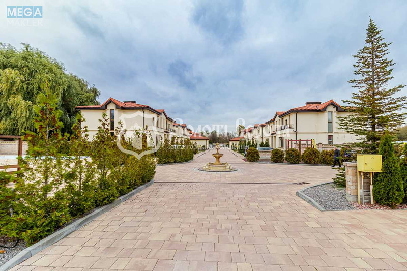 Продаж дома, 3&nbsp;поверху, 220&nbsp;кв.м, 4&nbsp;кімнати, ділянка 4&nbsp;сотки, <a class="location-link" href="/podgorcy-selo/" title="Недвижимость Підгірці">Підгірці</a>, Фонтанна вул., 1 (изображение 23)