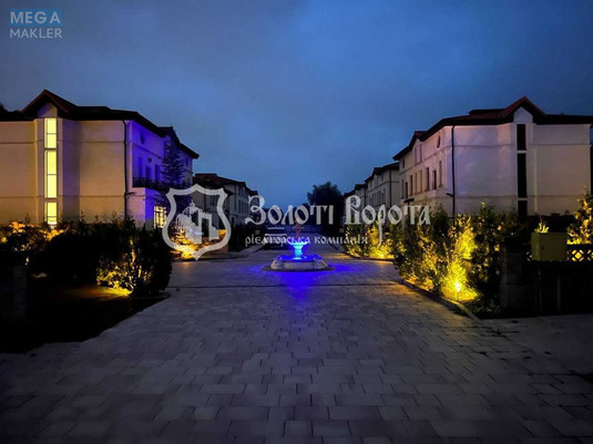 Продаж дома, 3&nbsp;поверху, 220&nbsp;кв.м, 4&nbsp;кімнати, ділянка 4&nbsp;сотки, <a class="location-link" href="/podgorcy-selo/" title="Недвижимость Підгірці">Підгірці</a>, Фонтанна вул., 1 (изображение 24)