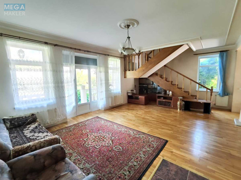 Продаж дома, 2&nbsp;поверху, 196&nbsp;кв.м, 4&nbsp;кімнати, ділянка 12&nbsp;соток, <a class="location-link" href="/revnoe-selo/" title="Недвижимость Ревне">Ревне</a>, Світанковий пров., 3 (изображение 6)