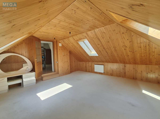 Продаж дома, 2&nbsp;поверху, 196&nbsp;кв.м, 4&nbsp;кімнати, ділянка 12&nbsp;соток, <a class="location-link" href="/revnoe-selo/" title="Недвижимость Ревне">Ревне</a>, Світанковий пров., 3 (изображение 12)