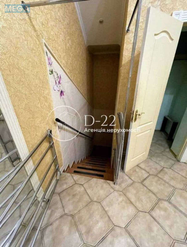 Продаж комерційної нерухомості, 146&nbsp;кв.м, под офис, <a class="location-link" href="/kiev/" title="Недвижимость Київ">Київ</a>, <a class="location-link" href="/kiev/pecherskij/" title="Недвижимость Печерський район">Печерський р-н</a>, Дружби Народів бульв., 13 (изображение 2)