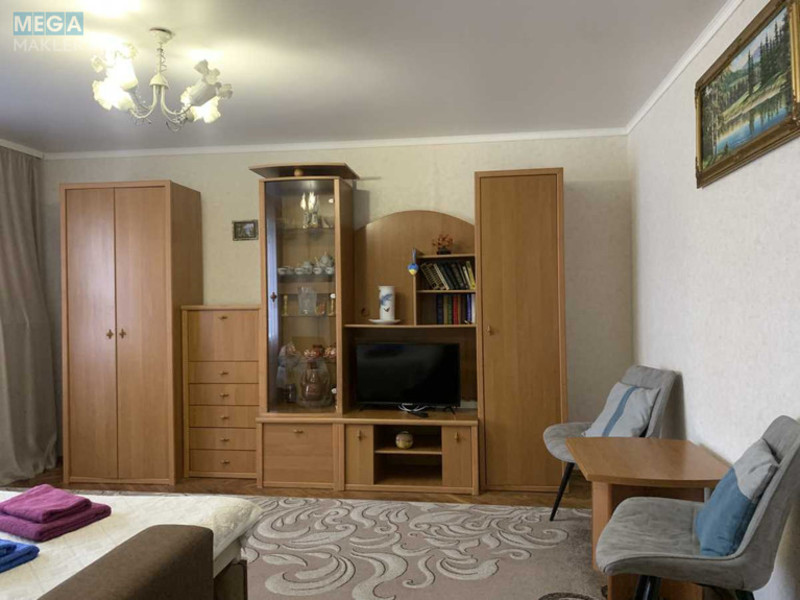 Оренда 1 кімнатної квартири, <a class="location-link" href="/kiev/" title="Недвижимость Київ">Київ</a>, <a class="location-link" href="/kiev/podolskij/" title="Недвижимость Подільський район">Подільський р-н</a>, Набережно-Хрещатицька вул., 11 (изображение 2)