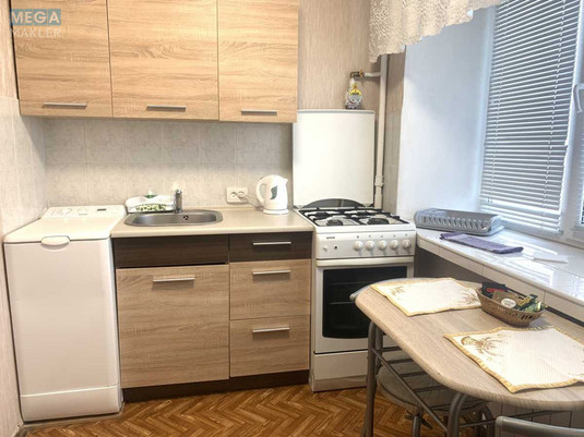 Оренда 1 кімнатної квартири, <a class="location-link" href="/kiev/" title="Недвижимость Київ">Київ</a>, <a class="location-link" href="/kiev/podolskij/" title="Недвижимость Подільський район">Подільський р-н</a>, Набережно-Хрещатицька вул., 11 (изображение 5)