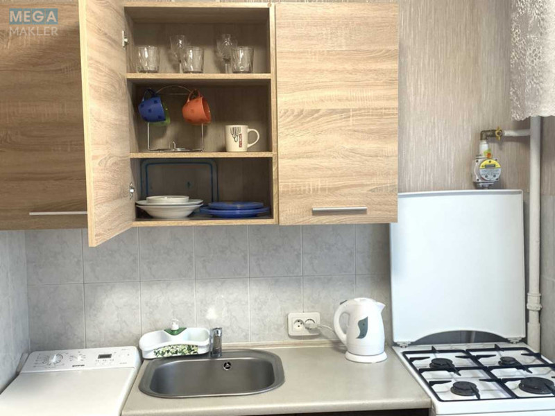 Оренда 1 кімнатної квартири, <a class="location-link" href="/kiev/" title="Недвижимость Київ">Київ</a>, <a class="location-link" href="/kiev/podolskij/" title="Недвижимость Подільський район">Подільський р-н</a>, Набережно-Хрещатицька вул., 11 (изображение 6)