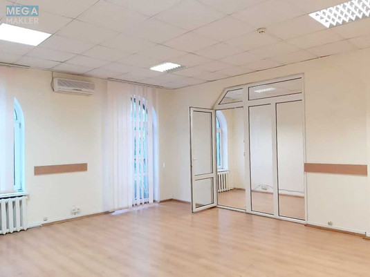 Оренда комерційної нерухомості, 228&nbsp;кв.м, под офис, <a class="location-link" href="/kiev/" title="Недвижимость Київ">Київ</a>, <a class="location-link" href="/kiev/pecherskij/" title="Недвижимость Печерський район">Печерський р-н</a>, Іоанна Павла ІІ вул. (изображение 2)