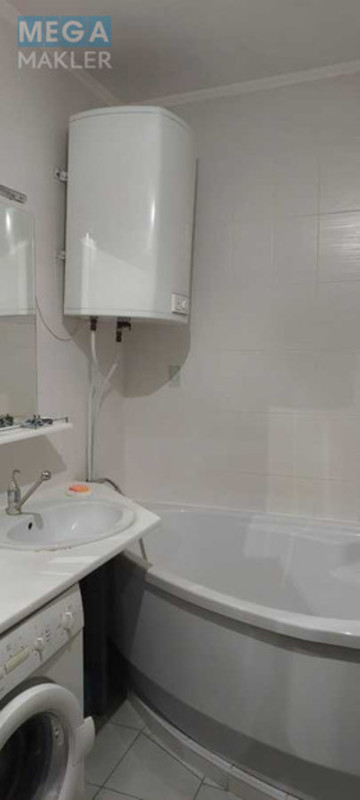 Продаж 3 кімнатної квартири (71/42/8), 11 пов. 16 пов. будинку, <a class="location-link" href="/kiev/" title="Недвижимость Київ">Київ</a>, <a class="location-link" href="/kiev/svyatoshinskij/" title="Недвижимость Святошинський район">Святошинський р-н</a>, Семашко ул., 16 (изображение 10)