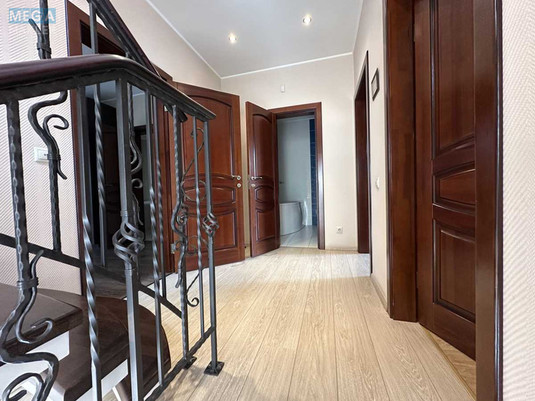 Продаж дома, 3&nbsp;поверху, 198&nbsp;кв.м, 4&nbsp;кімнати, ділянка 5&nbsp;соток, <a class="location-link" href="/yurevka-selo-kv/" title="Недвижимость Юрівка">Юрівка</a>, Горохівська (Ватутіна), 56 (изображение 8)