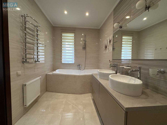 Продаж дома, 3&nbsp;поверху, 198&nbsp;кв.м, 4&nbsp;кімнати, ділянка 5&nbsp;соток, <a class="location-link" href="/yurevka-selo-kv/" title="Недвижимость Юрівка">Юрівка</a>, Горохівська (Ватутіна), 56 (изображение 13)