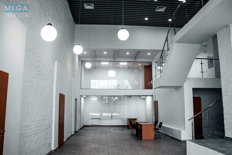 Оренда комерційної нерухомості, 225&nbsp;кв.м, под офис, <a class="location-link" href="/kiev/" title="Недвижимость Київ">Київ</a>, <a class="location-link" href="/kiev/dneprovskij/" title="Недвижимость Дніпровський район">Дніпровський р-н</a>, Евгения Сверстюка ул., 11б (изображение 6)