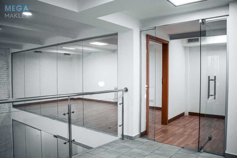 Оренда комерційної нерухомості, 225&nbsp;кв.м, под офис, <a class="location-link" href="/kiev/" title="Недвижимость Київ">Київ</a>, <a class="location-link" href="/kiev/dneprovskij/" title="Недвижимость Дніпровський район">Дніпровський р-н</a>, Евгения Сверстюка ул., 11б (изображение 10)