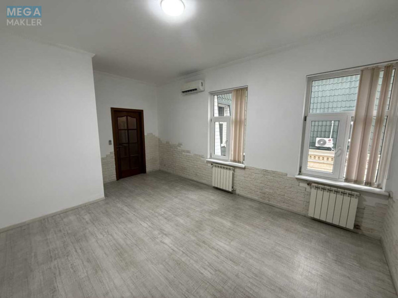 Оренда комерційної нерухомості, 197&nbsp;кв.м, под офис, <a class="location-link" href="/kiev/" title="Недвижимость Київ">Київ</a>, <a class="location-link" href="/kiev/shevchenkovskij/" title="Недвижимость Шевченківський район">Шевченківський р-н</a>, Трехсвятительская ул., 13 (изображение 4)