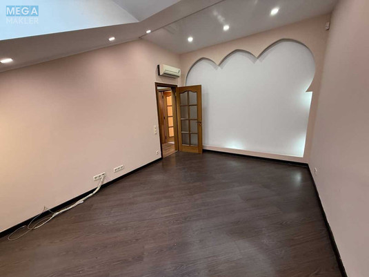 Оренда комерційної нерухомості, 197&nbsp;кв.м, под офис, <a class="location-link" href="/kiev/" title="Недвижимость Київ">Київ</a>, <a class="location-link" href="/kiev/shevchenkovskij/" title="Недвижимость Шевченківський район">Шевченківський р-н</a>, Трехсвятительская ул., 13 (изображение 22)