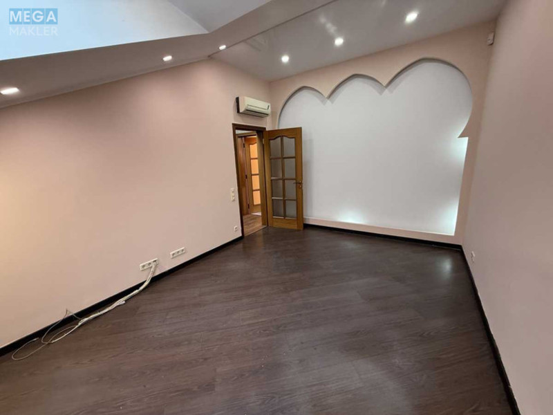 Оренда комерційної нерухомості, 197&nbsp;кв.м, под офис, <a class="location-link" href="/kiev/" title="Недвижимость Київ">Київ</a>, <a class="location-link" href="/kiev/shevchenkovskij/" title="Недвижимость Шевченківський район">Шевченківський р-н</a>, Трехсвятительская ул., 13 (изображение 22)