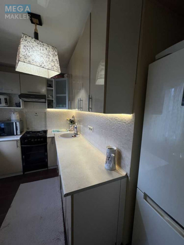 Продаж 2 кімнатної квартири (45/29/7), 5 пов. 5 пов. будинку, <a class="location-link" href="/kiev/" title="Недвижимость Київ">Київ</a>, <a class="location-link" href="/kiev/svyatoshinskij/" title="Недвижимость Святошинський район">Святошинський р-н</a>, Зодчих вул. (изображение 12)