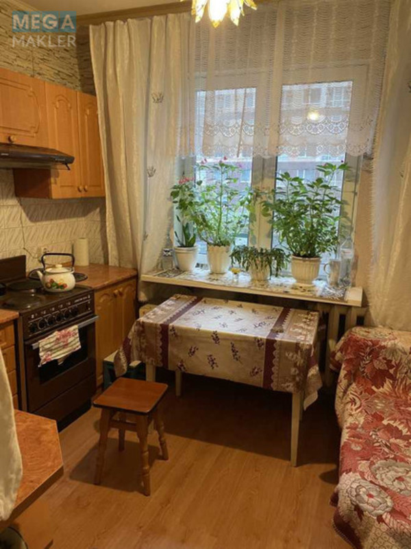 Оренда кімнати (підселення), <a class="location-link" href="/kiev/" title="Недвижимость Київ">Київ</a>, <a class="location-link" href="/kiev/podolskij/" title="Недвижимость Подільський район">Подільський р-н</a>, Квітневий пров., 1в (изображение 3)