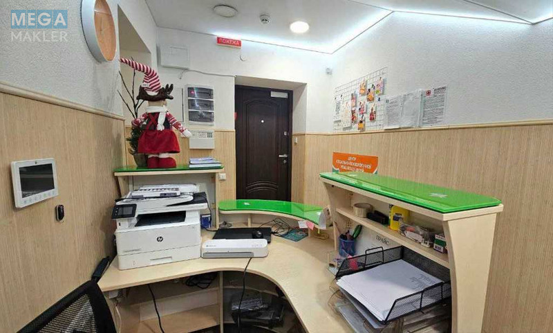Оренда комерційної нерухомості, 162&nbsp;кв.м, под офис, <a class="location-link" href="/kiev/" title="Недвижимость Київ">Київ</a>, <a class="location-link" href="/kiev/pecherskij/" title="Недвижимость Печерський район">Печерський р-н</a>, Щорса ул., 27 (изображение 2)