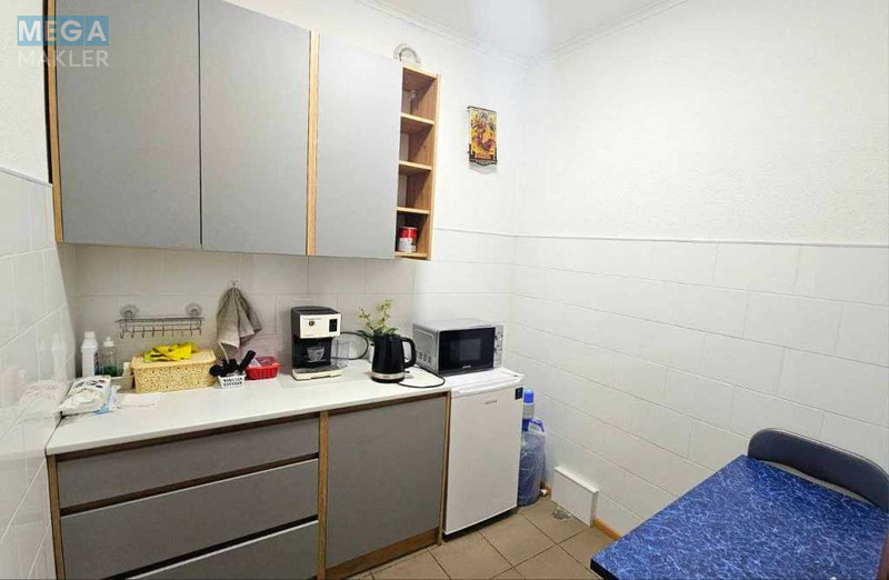 Оренда комерційної нерухомості, 162&nbsp;кв.м, под офис, <a class="location-link" href="/kiev/" title="Недвижимость Київ">Київ</a>, <a class="location-link" href="/kiev/pecherskij/" title="Недвижимость Печерський район">Печерський р-н</a>, Щорса ул., 27 (изображение 4)