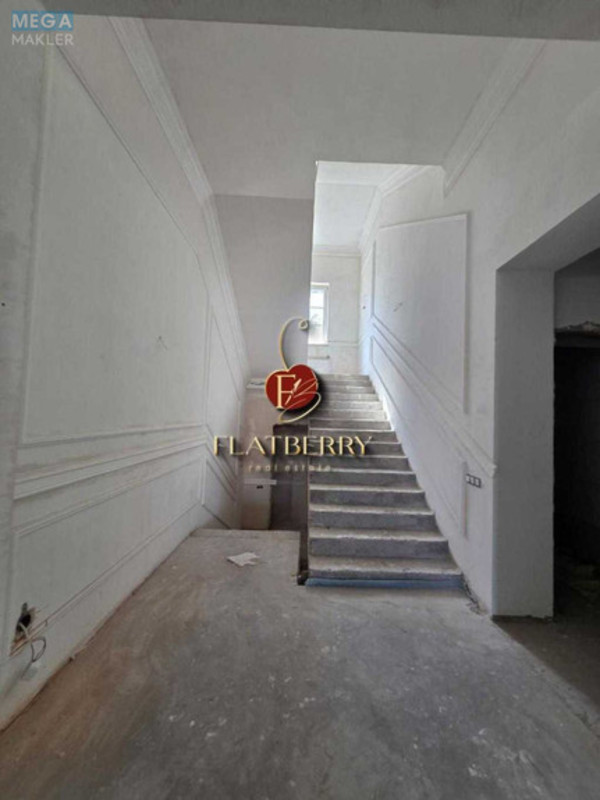 Продаж дома, 2&nbsp;поверху, 658&nbsp;кв.м, 8&nbsp;кімнат, ділянка 19&nbsp;соток, <a class="location-link" href="/kiev/" title="Недвижимость Київ">Київ</a>, <a class="location-link" href="/kiev/svyatoshinskij/" title="Недвижимость Святошинський район">Святошинський р-н</a>, Прорезная ул., 1 (изображение 15)