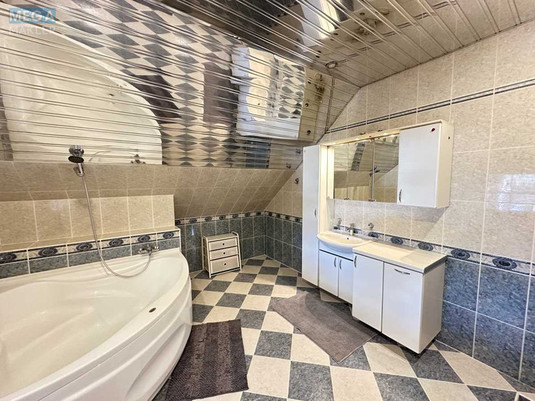 Продаж дома, 2&nbsp;поверху, 240&nbsp;кв.м, 5&nbsp;кімнат, ділянка 15&nbsp;соток, <a class="location-link" href="/kiev/" title="Недвижимость Київ">Київ</a>, <a class="location-link" href="/kiev/obolonskij/" title="Недвижимость Оболонський район">Оболонський р-н</a>, Квитки Цисык ул., 81 (изображение 18)