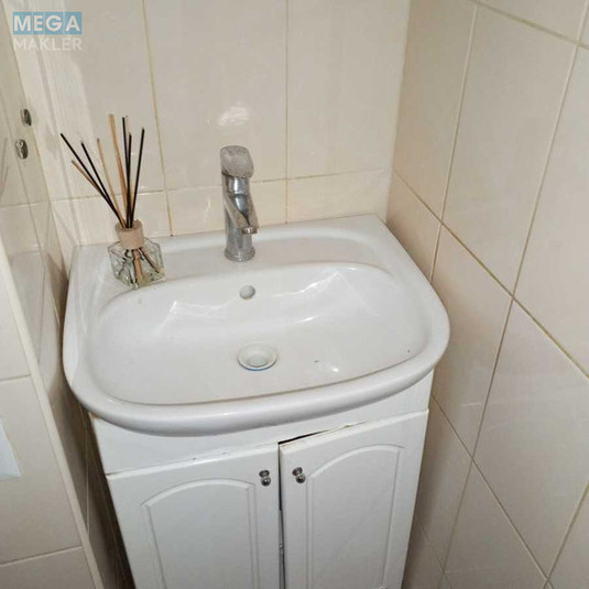 Оренда кімнати (підселення), <a class="location-link" href="/kiev/" title="Недвижимость Київ">Київ</a>, <a class="location-link" href="/kiev/goloseevskij/" title="Недвижимость Голосіївський район">Голосіївський р-н</a>, Василя Жуковського пров., 14 (изображение 11)