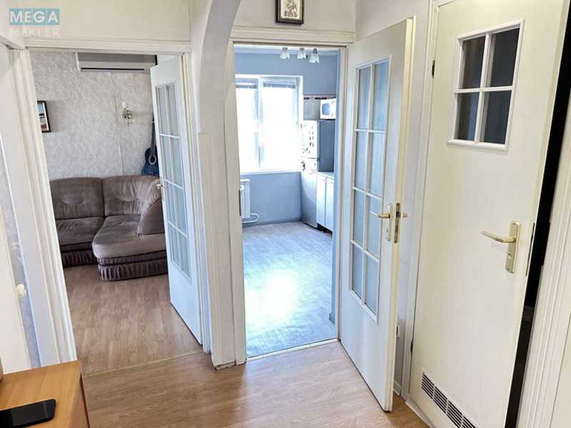 Продаж 3 кімнатної квартири (59/40/8), 9 пов. 9 пов. будинку, <a class="location-link" href="/kiev/" title="Недвижимость Київ">Київ</a>, <a class="location-link" href="/kiev/shevchenkovskij/" title="Недвижимость Шевченківський район">Шевченківський р-н</a>, Борщагівська вул., 4 (изображение 19)