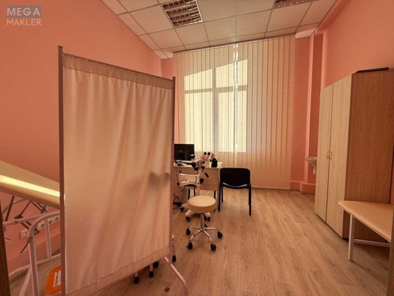 Оренда окремої будівлі/побудови, 153&nbsp;кв.м, <a class="location-link" href="/kiev/" title="Недвижимость Київ">Київ</a>, <a class="location-link" href="/kiev/darnickij/" title="Недвижимость Дарницький район">Дарницький р-н</a>, Срібнокільська вул., 12 (изображение 9)