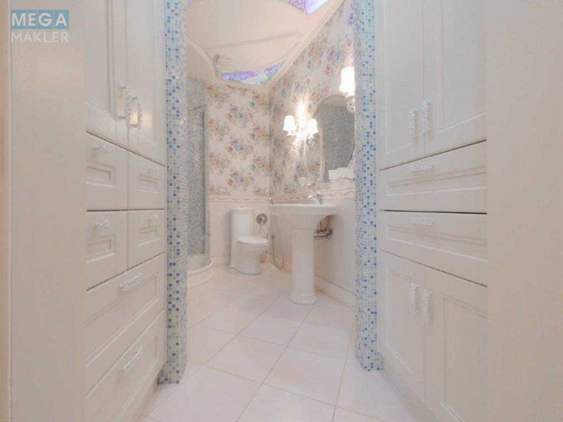 Оренда 4 кімнатні квартири, <a class="location-link" href="/kiev/" title="Недвижимость Київ">Київ</a>, <a class="location-link" href="/kiev/pecherskij/" title="Недвижимость Печерський район">Печерський р-н</a>, Институтская ул., 18 (изображение 13)