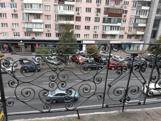 Продаж 3 кімнатної квартири (82/57/7), 3 пов. 4 пов. будинку, <a class="location-link" href="/kiev/" title="Недвижимость Київ">Київ</a>, <a class="location-link" href="/kiev/pecherskij/" title="Недвижимость Печерський район">Печерський р-н</a>, Велика Васильківська вул., 79 (изображение 2)