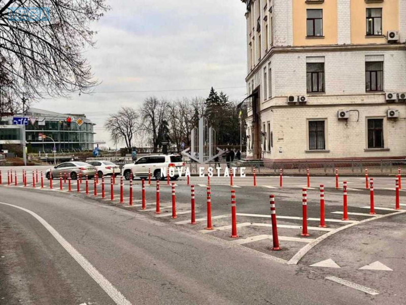 Оренда комерційної нерухомості, 50&nbsp;кв.м, под магазин, <a class="location-link" href="/kiev/" title="Недвижимость Київ">Київ</a>, <a class="location-link" href="/kiev/pecherskij/" title="Недвижимость Печерський район">Печерський р-н</a>, Микільський пров., 1 (изображение 4)