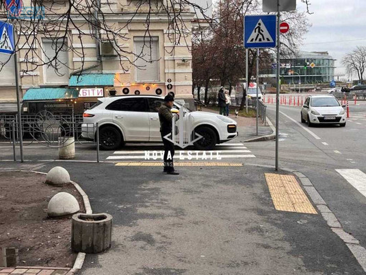 Оренда комерційної нерухомості, 50&nbsp;кв.м, под магазин, <a class="location-link" href="/kiev/" title="Недвижимость Київ">Київ</a>, <a class="location-link" href="/kiev/pecherskij/" title="Недвижимость Печерський район">Печерський р-н</a>, Микільський пров., 1 (изображение 5)