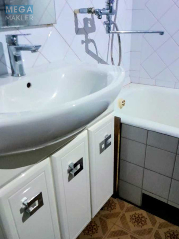 Оренда 2 кімнатної квартири, <a class="location-link" href="/kiev/" title="Недвижимость Київ">Київ</a>, <a class="location-link" href="/kiev/svyatoshinskij/" title="Недвижимость Святошинський район">Святошинський р-н</a>, Уборевича Командарма вул. (изображение 10)