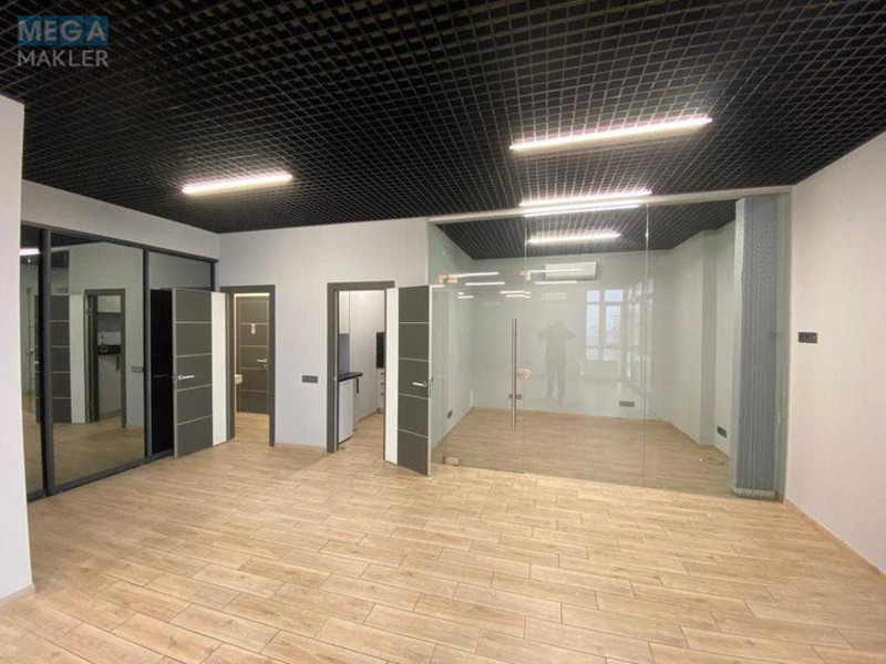 Оренда комерційної нерухомості, 100&nbsp;кв.м, под офис, <a class="location-link" href="/kiev/" title="Недвижимость Київ">Київ</a>, <a class="location-link" href="/kiev/pecherskij/" title="Недвижимость Печерський район">Печерський р-н</a>, Євгена Коновальця вул., 36е (изображение 3)