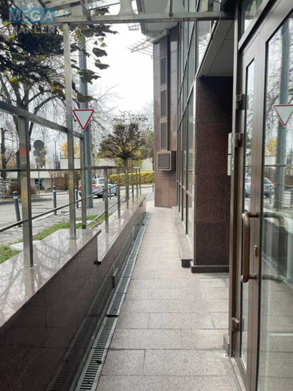 Оренда комерційної нерухомості, 35&nbsp;кв.м, <a class="location-link" href="/kiev/" title="Недвижимость Київ">Київ</a>, <a class="location-link" href="/kiev/pecherskij/" title="Недвижимость Печерський район">Печерський р-н</a>, Звіринецька вул., 47 (изображение 4)