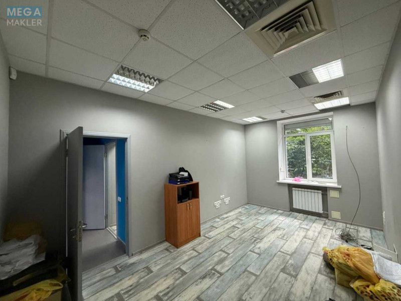 Оренда комерційної нерухомості, 90&nbsp;кв.м, под офис, <a class="location-link" href="/kiev/" title="Недвижимость Київ">Київ</a>, <a class="location-link" href="/kiev/solomenskij/" title="Недвижимость Солом'янський район">Солом'янський р-н</a>, Освіти вул., 10 (изображение 6)