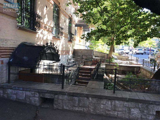 Продаж комерційної нерухомості, 110&nbsp;кв.м, под магазин, <a class="location-link" href="/kiev/" title="Недвижимость Київ">Київ</a>, <a class="location-link" href="/kiev/pecherskij/" title="Недвижимость Печерський район">Печерський р-н</a>, Станіславського вул., 3 (изображение 2)